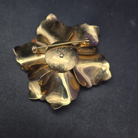 Large Gold Tone Flower Brooch Vintage Costume Jewelry Timeless Spring Classic - Picture 3 of 6